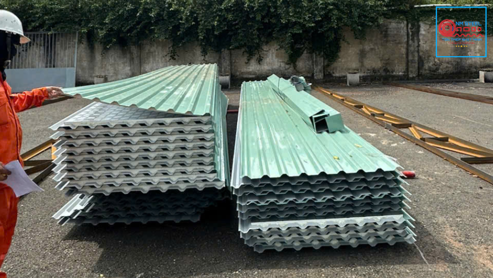 Cập Nhật Bảng Báo Giá Tôn Nhôm Cán Dập 9 Sóng Vuông & Nơi Bán Giá Rẻ 3 Cập Nhật Bảng Báo Giá Tôn Nhôm Cán Dập 9 Sóng Vuông & Nơi Bán Giá Rẻ
