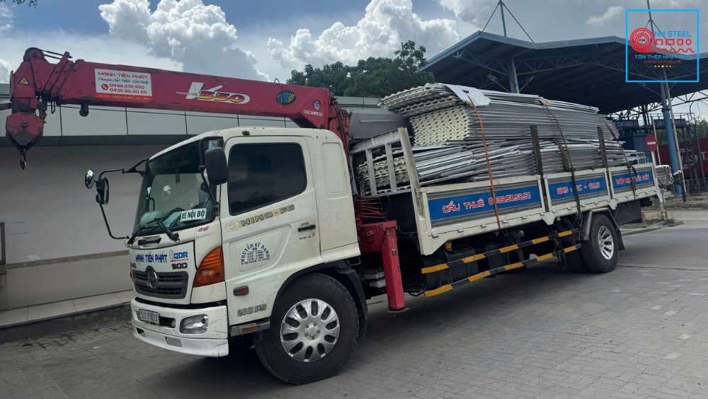 Cập Nhật Bảng Báo Giá Tôn Nhôm Cán Dập 9 Sóng Vuông & Nơi Bán Giá Rẻ 6 Cập Nhật Bảng Báo Giá Tôn Nhôm Cán Dập 9 Sóng Vuông & Nơi Bán Giá Rẻ