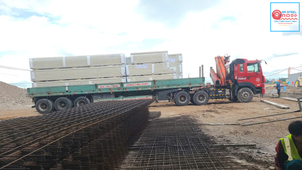 Thuê Xe Đầu Kéo Cẩu Thiết Bị Máy Móc Trọn Gói: Báo Giá Chi Tiết