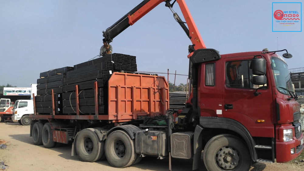 Chi Phí & Báo Giá Thuê Xe Đầu Kéo Gắn Có Cẩu Tự Hành Mới Nhất 1 Chi Phí & Báo Giá Thuê Xe Đầu Kéo Gắn Có Cẩu Tự Hành Mới Nhất