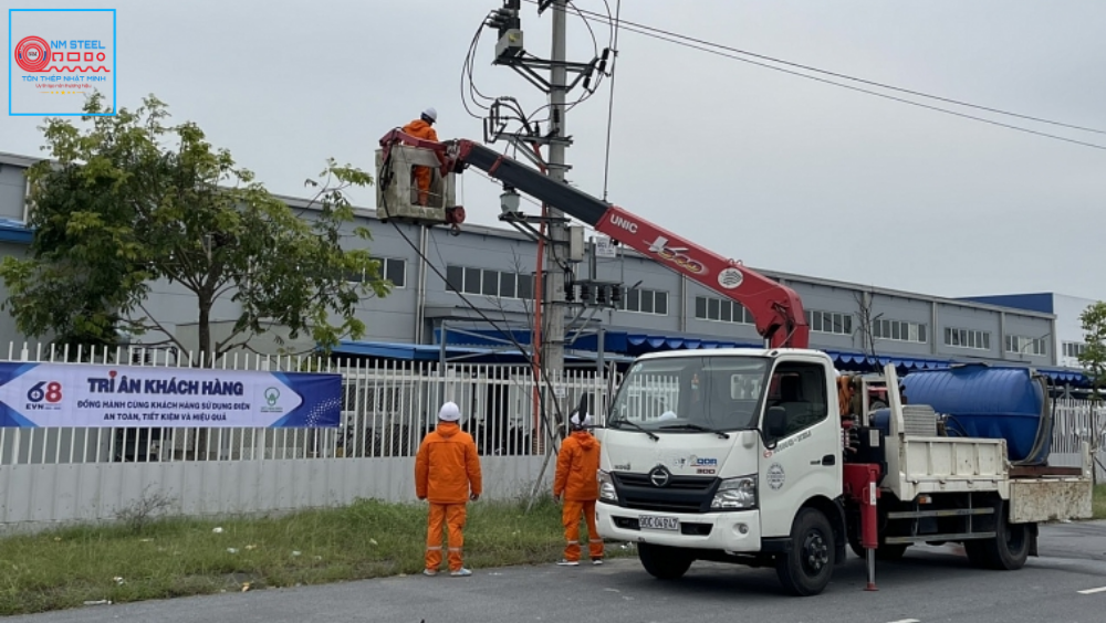 Cho Thuê Xe Nâng Sửa Chữa Điện Lưới Uy Tín - Điều Xe Nhanh 24/7