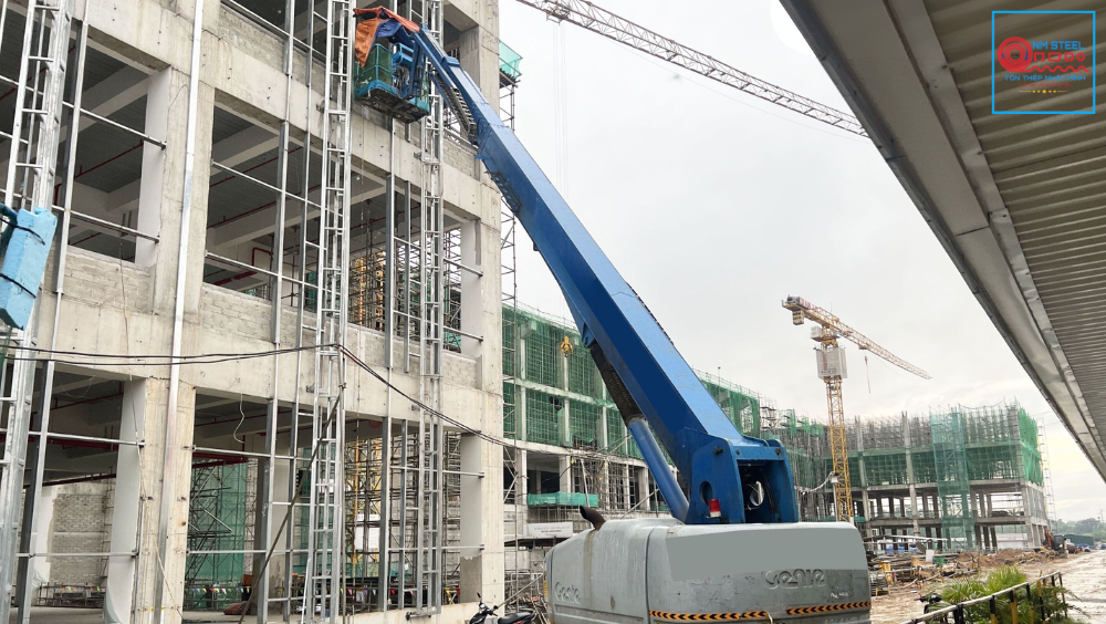 Cập Nhật Giá Xe Cẩu Thùng Có Giỏ Nâng Người | Nơi Mua Uy Tín